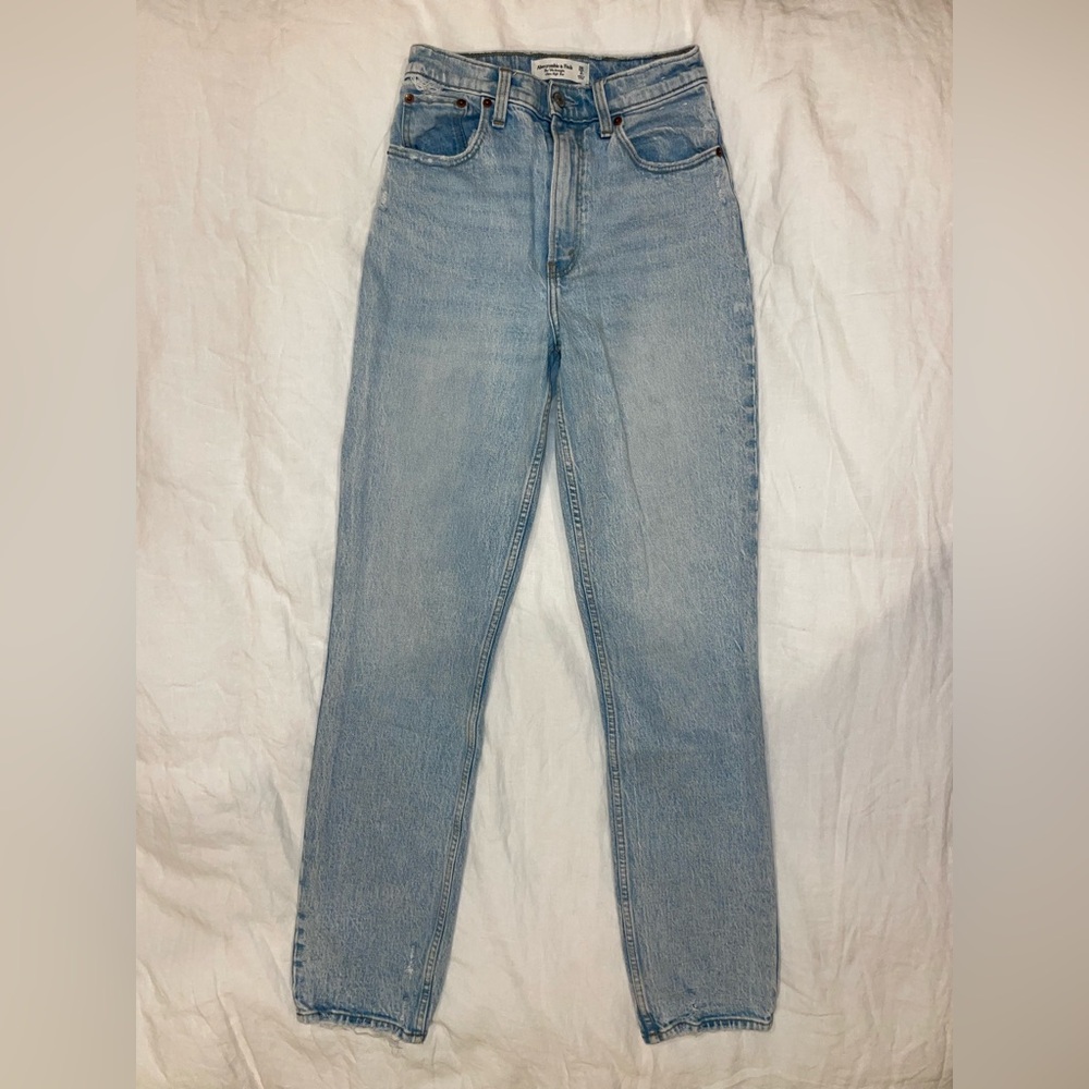 Abercrombie & Fitch - High Rise 90s Straight Jean - 26 long (size 2 long)